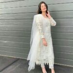 Factors to Choose White Kurtis for Summers