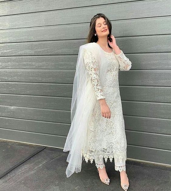 Factors to Choose White Kurtis for Summers